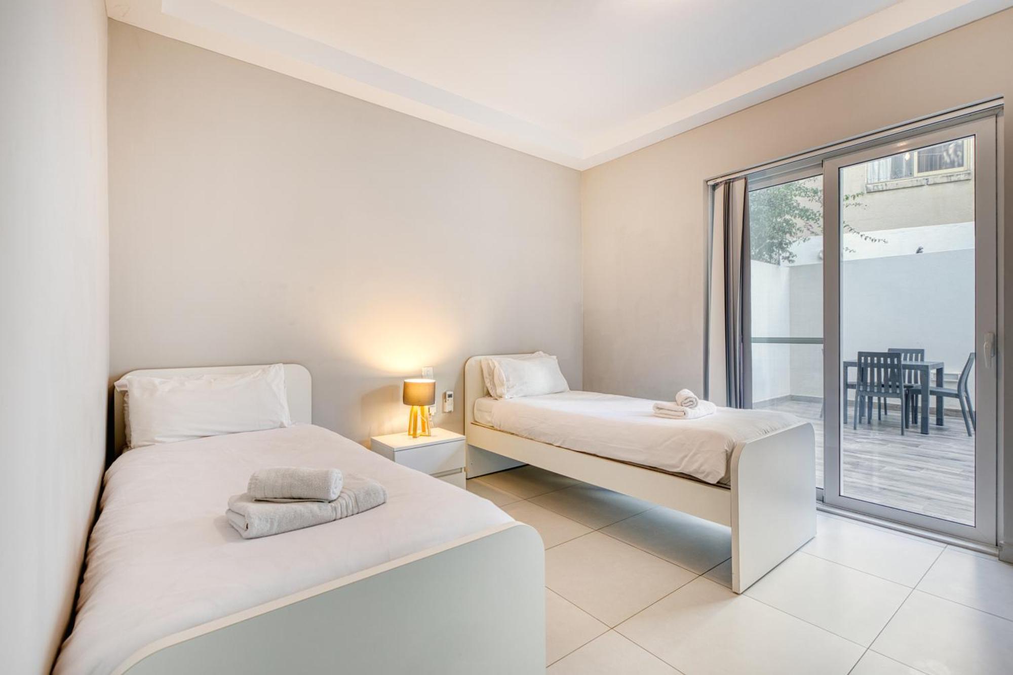 Unique Two Bedroom Apt With Huge Outdoor Area And Close To Entertainment Is-Swieqi Exteriér fotografie