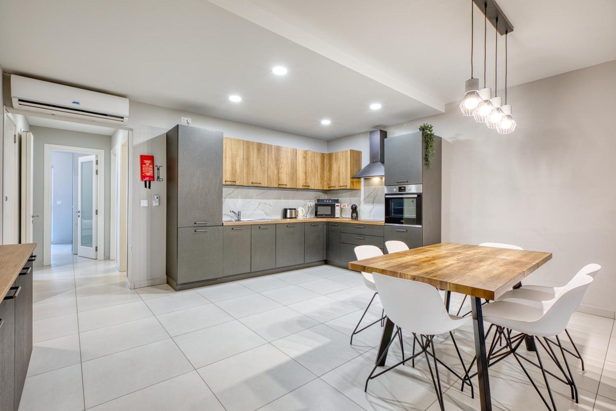 Unique Two Bedroom Apt With Huge Outdoor Area And Close To Entertainment Is-Swieqi Exteriér fotografie