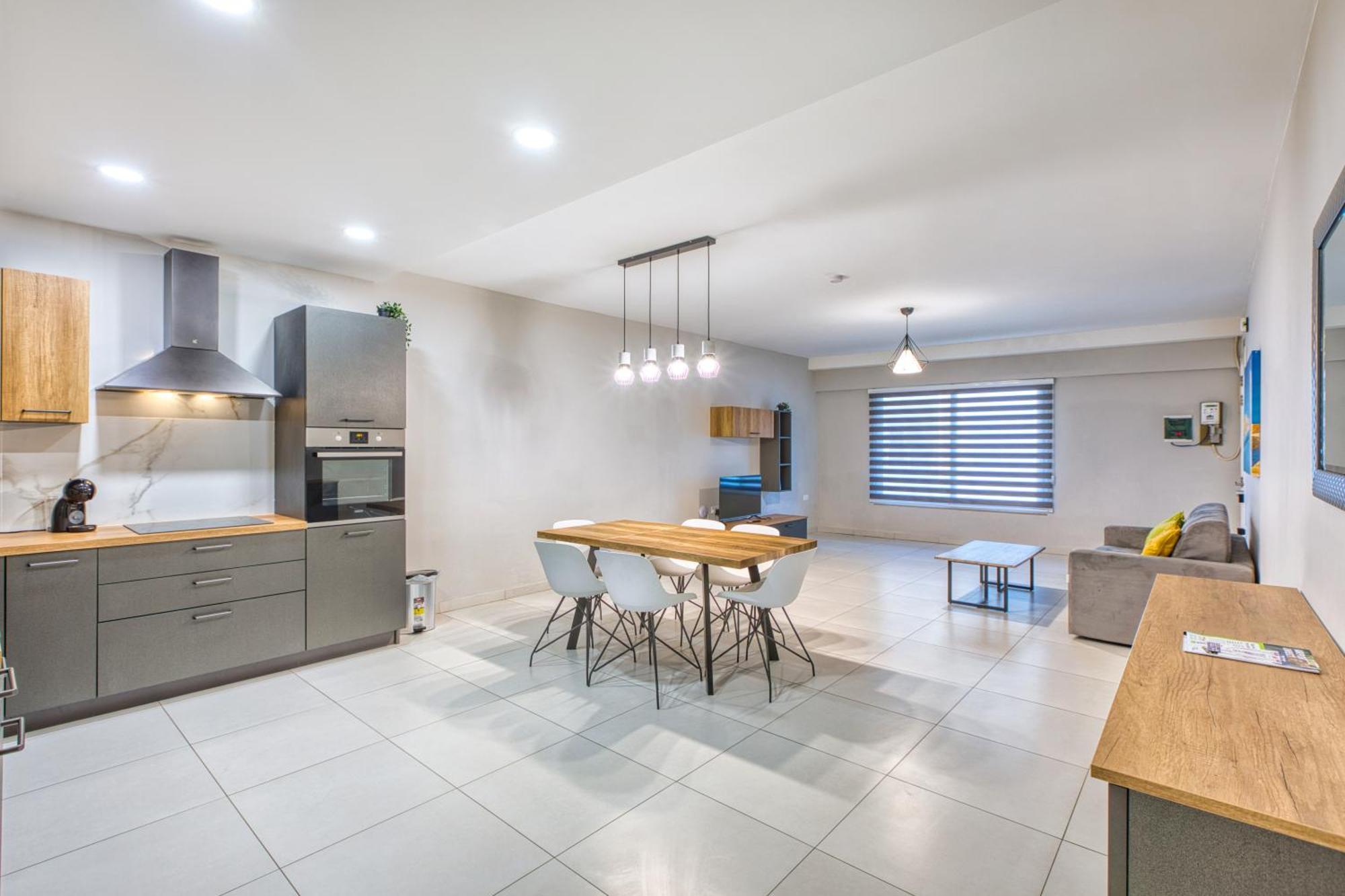 Unique Two Bedroom Apt With Huge Outdoor Area And Close To Entertainment Is-Swieqi Exteriér fotografie