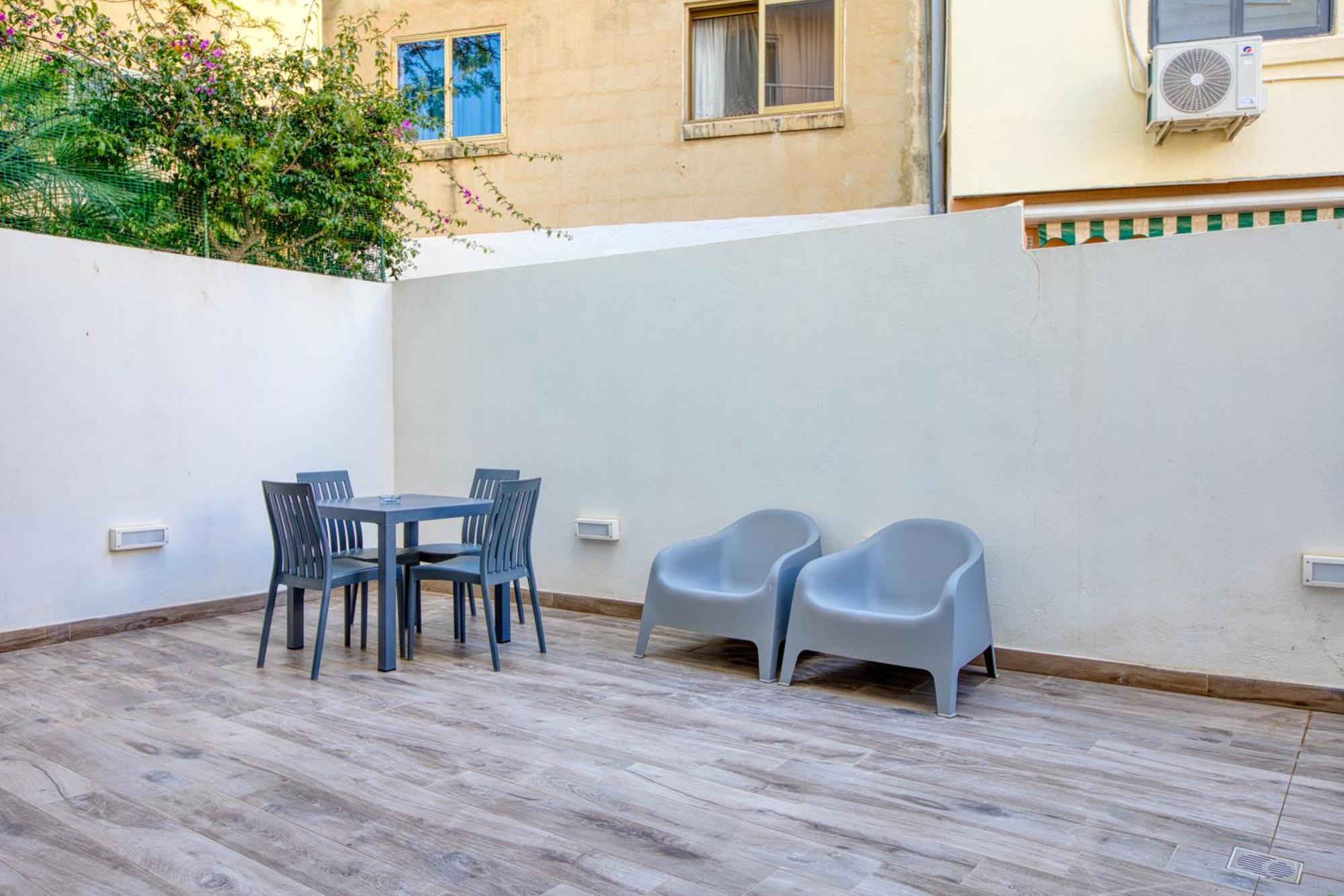 Unique Two Bedroom Apt With Huge Outdoor Area And Close To Entertainment Is-Swieqi Exteriér fotografie