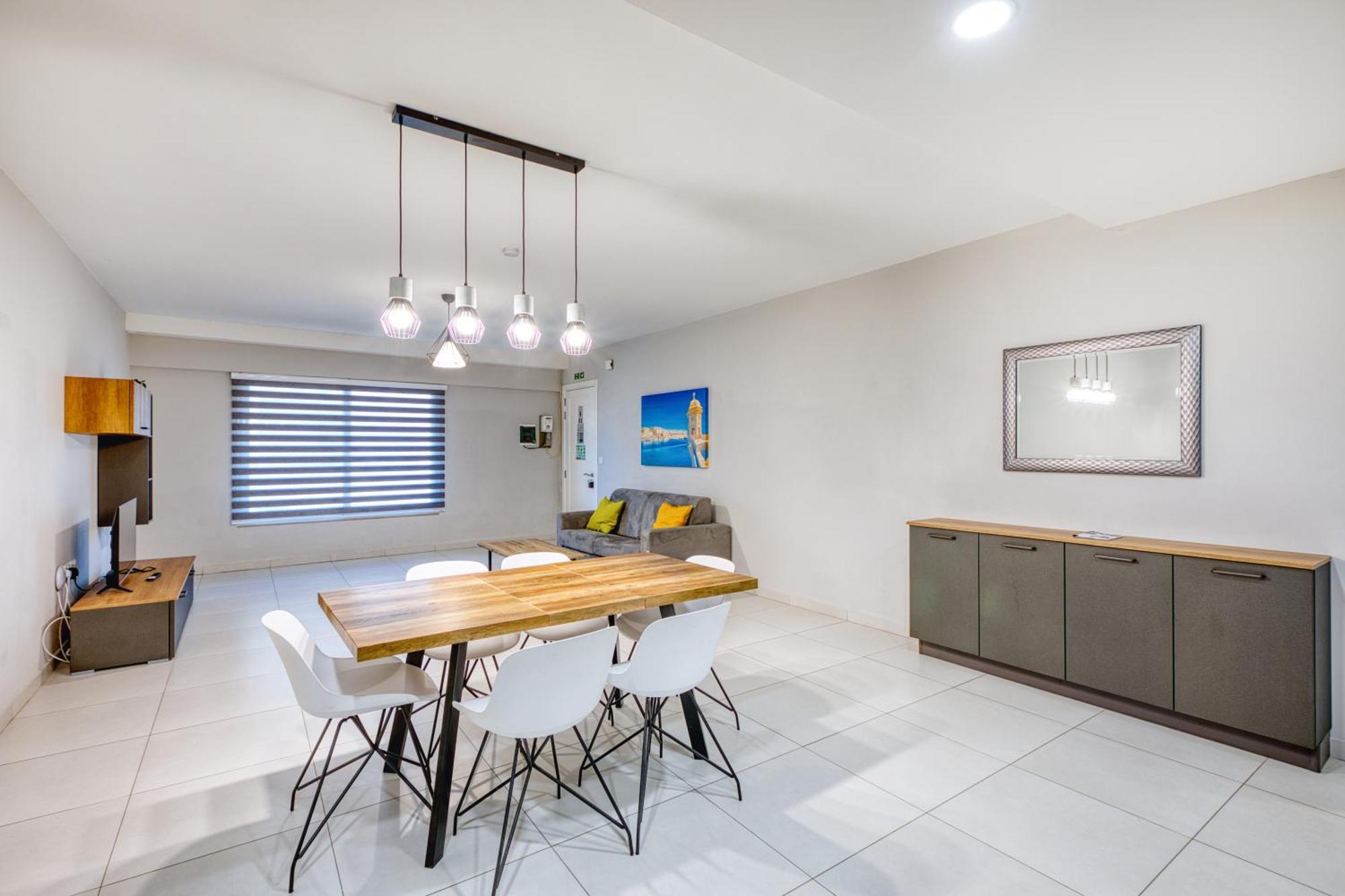 Unique Two Bedroom Apt With Huge Outdoor Area And Close To Entertainment Is-Swieqi Exteriér fotografie
