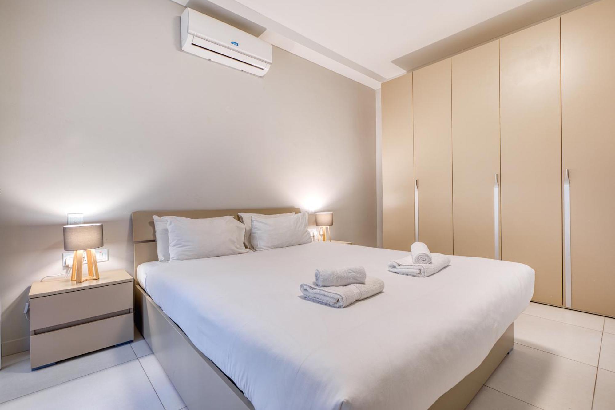 Unique Two Bedroom Apt With Huge Outdoor Area And Close To Entertainment Is-Swieqi Exteriér fotografie