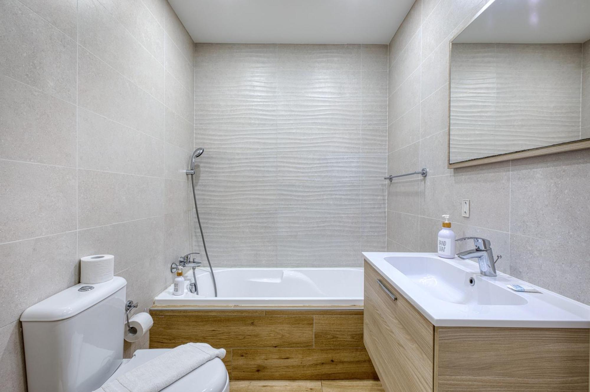 Unique Two Bedroom Apt With Huge Outdoor Area And Close To Entertainment Is-Swieqi Exteriér fotografie